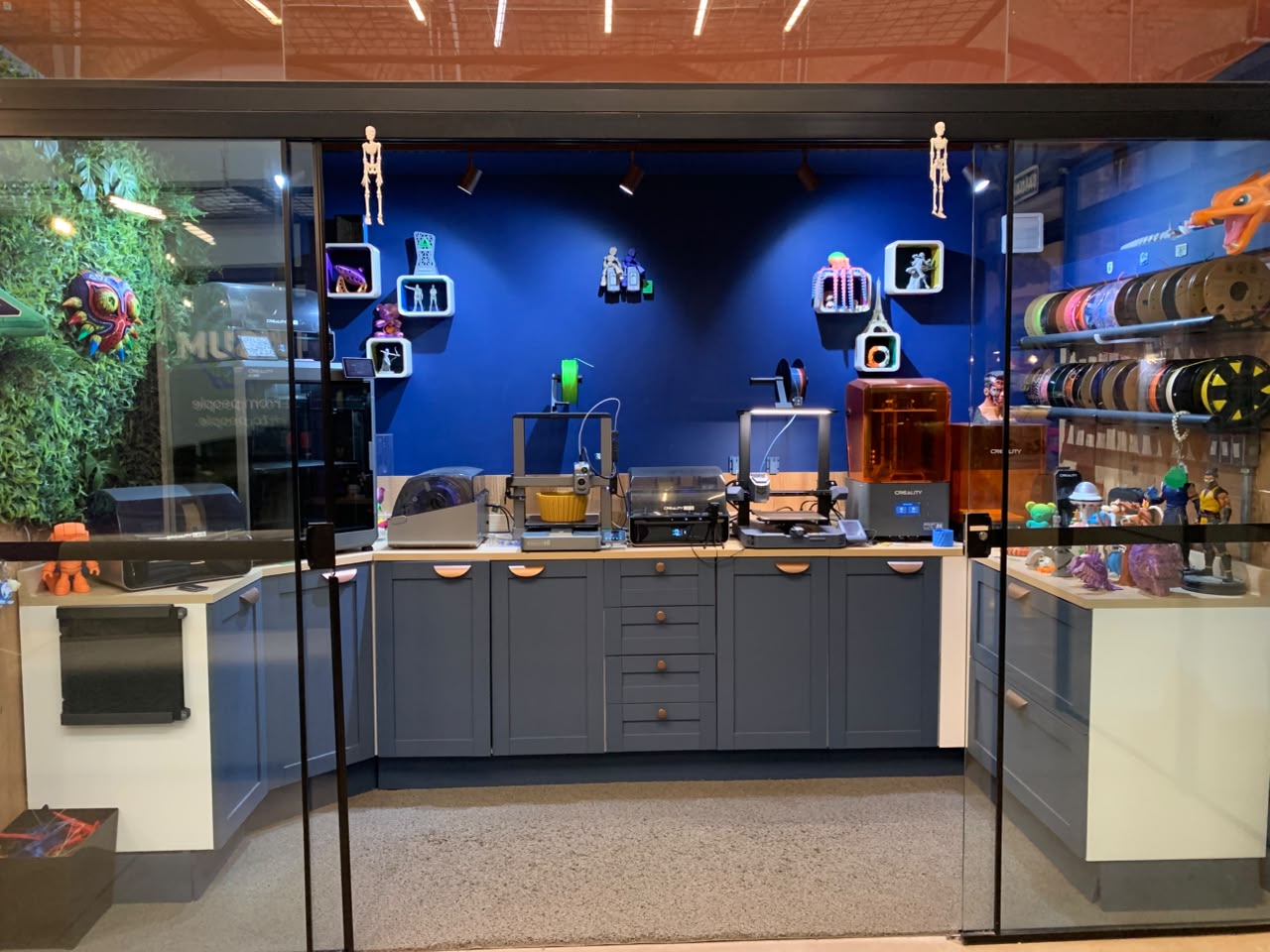 Bancada de impressoras do showroom Biotrônica 3D